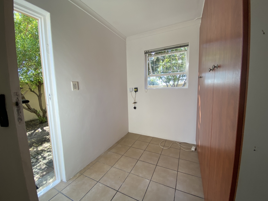 To Let 1 Bedroom Property for Rent in Table View Western Cape